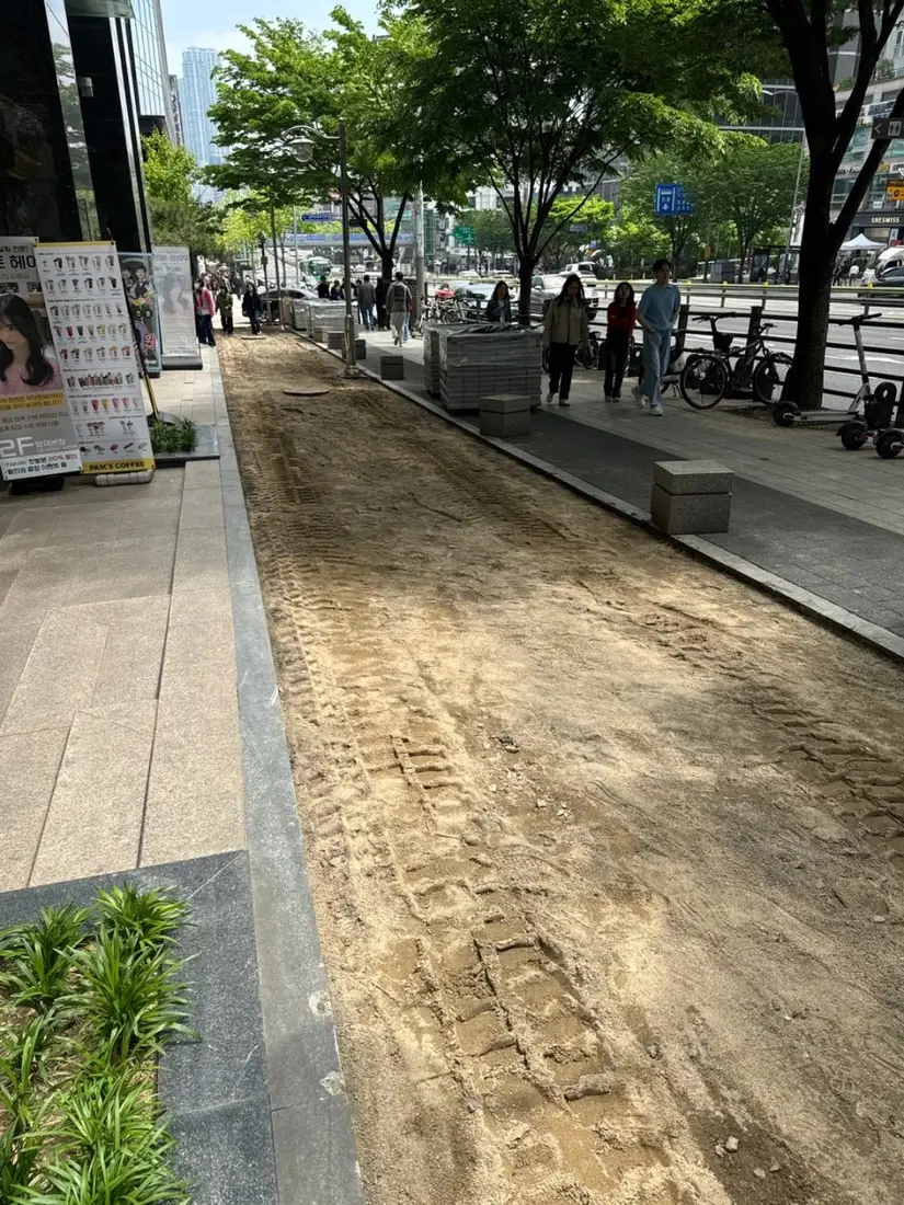 대로변 보도블럭 전면 교체 시공 전
