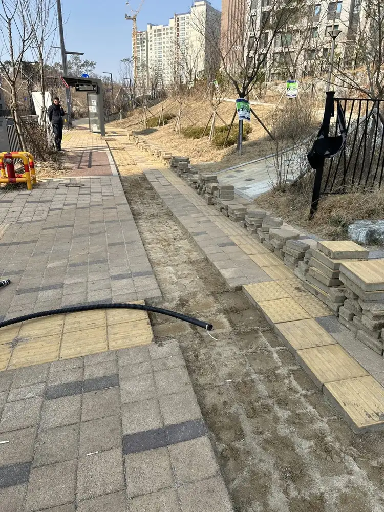 버스정류장 보도블럭 재시공 시공 전